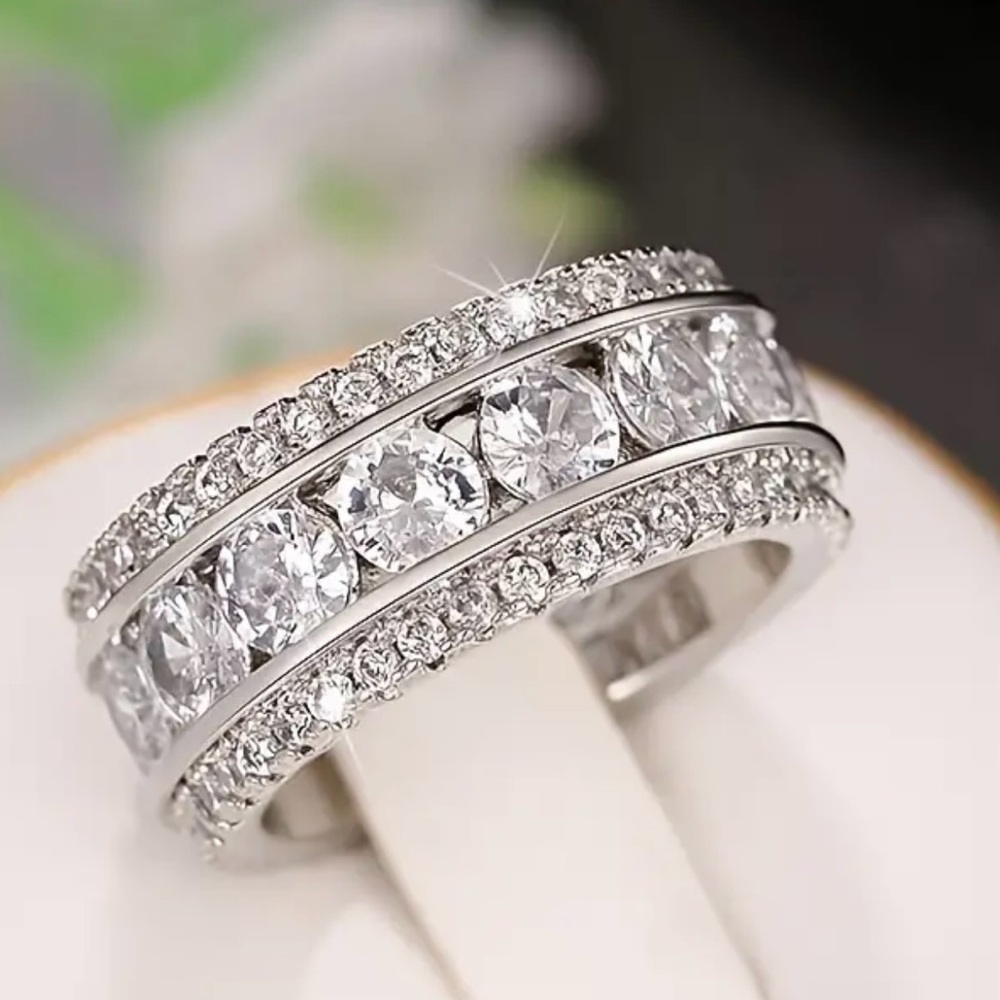 New Women’s Fashion Band Shiny Zirconia Promise Eternity Ring